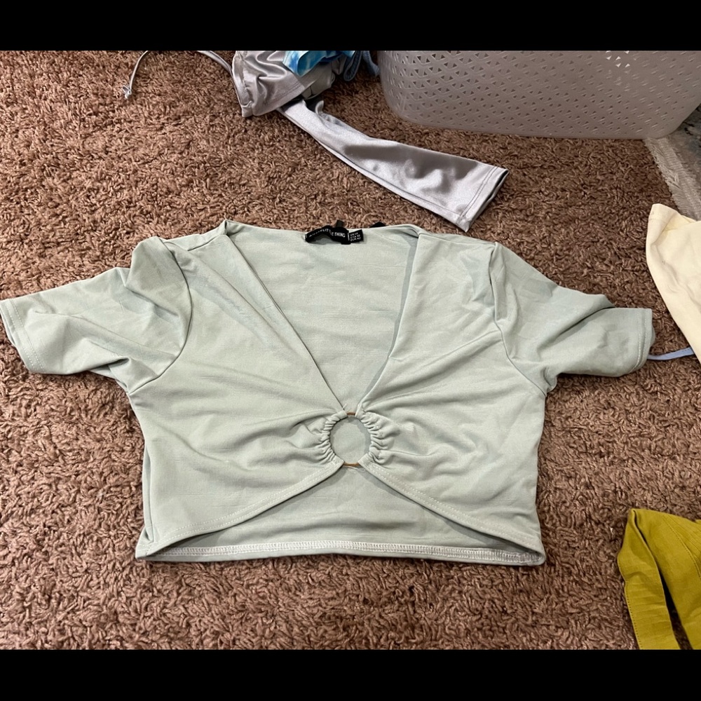 pretty little thing crop top